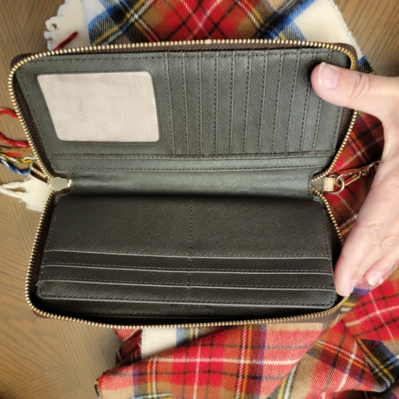 Michael Kors Wallet - Picture 9 of 9